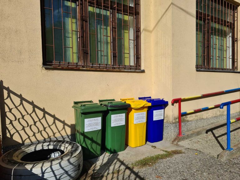 Kante za odvajanje otpada postavljene na lokacije JU Dječije obdanište „Naša djeca“